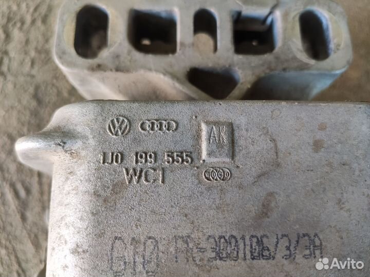 Подушка двигателя Skoda Octavia Tour левая