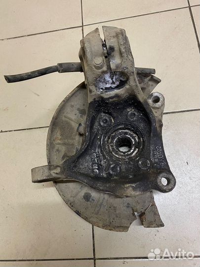 Кулак поворотный передний левый VW Passat B6