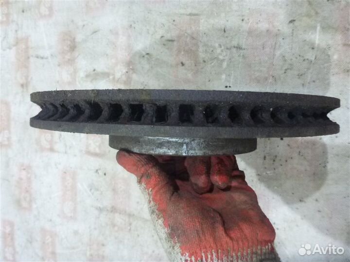 Диск тормозной передний левый Toyota Camry GSV40