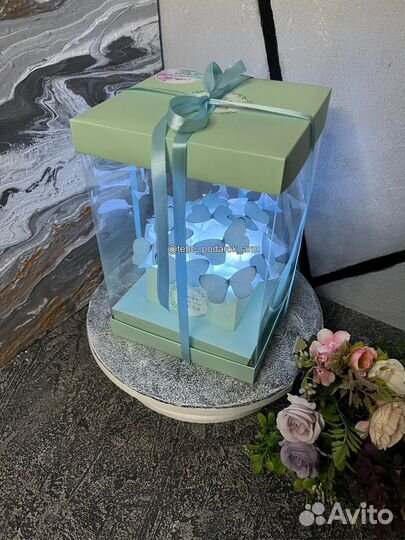 Букет из бабочек в прозрачной коробке