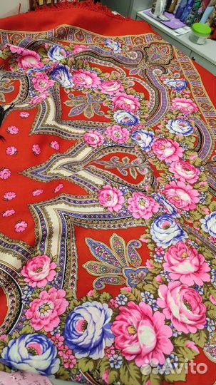 Павловопосадский шерстяной платок Купчиха 125 см