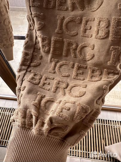 Костюм женский iceberg