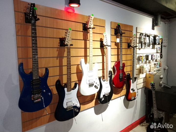 Новые акустические и классические гитары, укулеле