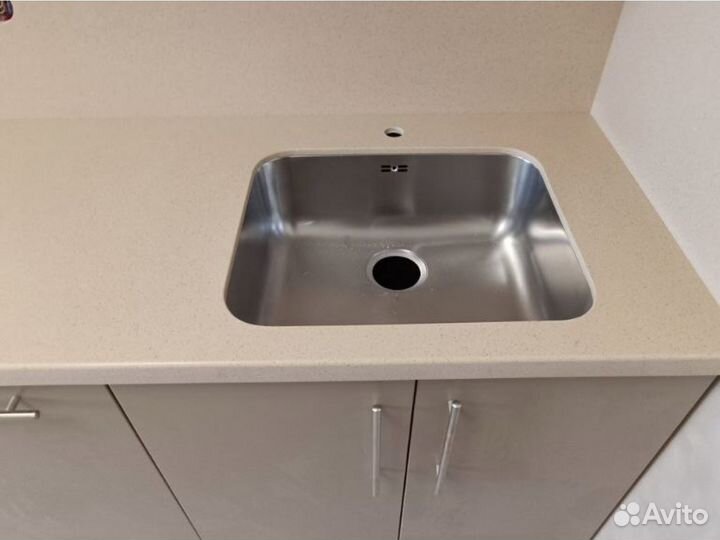 Столешница из камня Hi-Macs Pearl 230х60