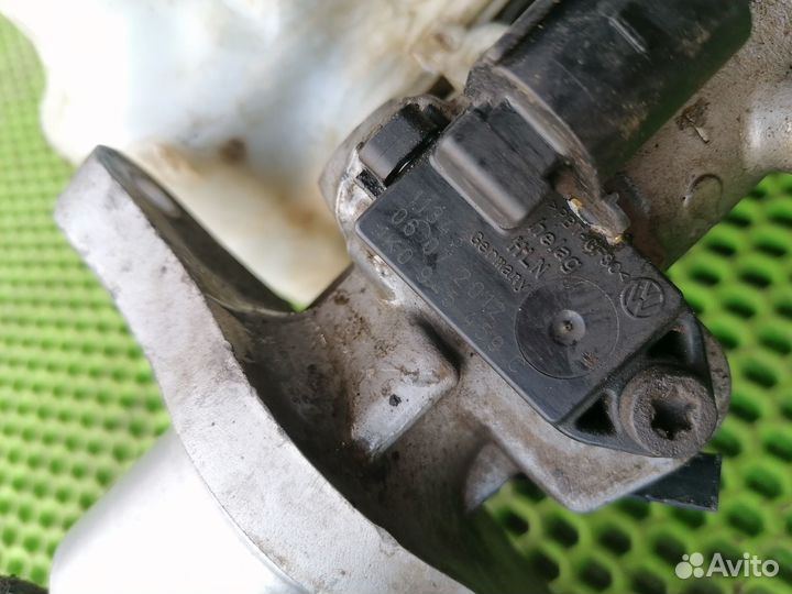 Бачок цилиндр тормозов на Skoda Octavia (A5)