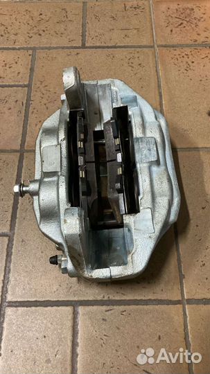 Передние тормоза Toyota Land Cruiser 300