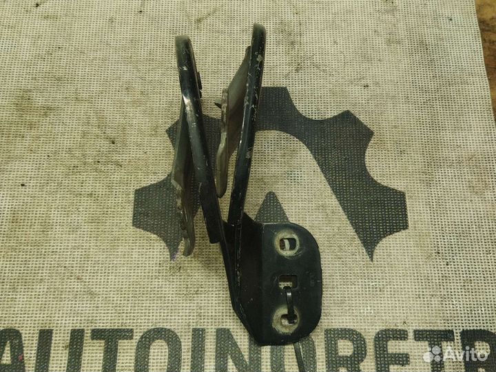 Петля капота Ford Focus 3
