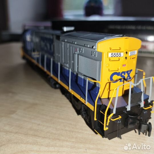 Atlas ge b30-7 CSX 5555 но 1/87