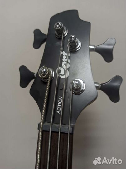 Бас гитара action cort с подставкой и ремнем