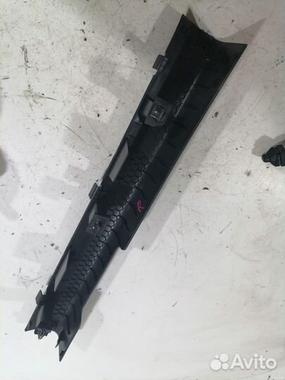 Накладка порога передняя правая (Geely Coolray)