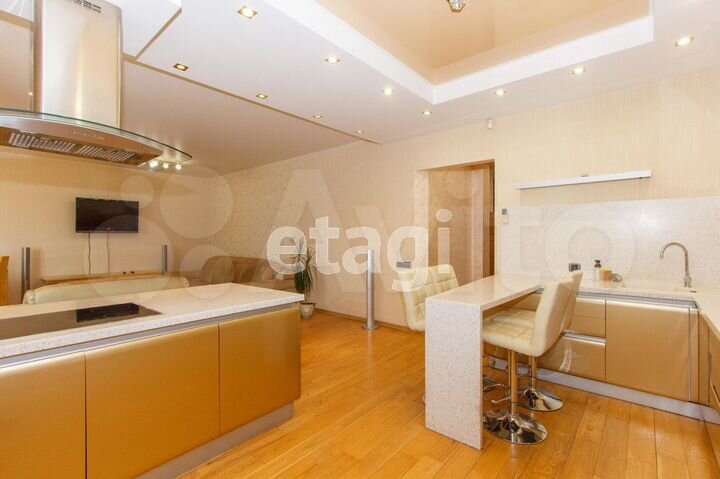 4-к. квартира, 140 м², 10/16 эт.
