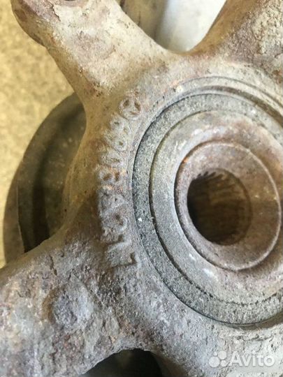 Кулак передний левый Mercedes-Benz A-Class