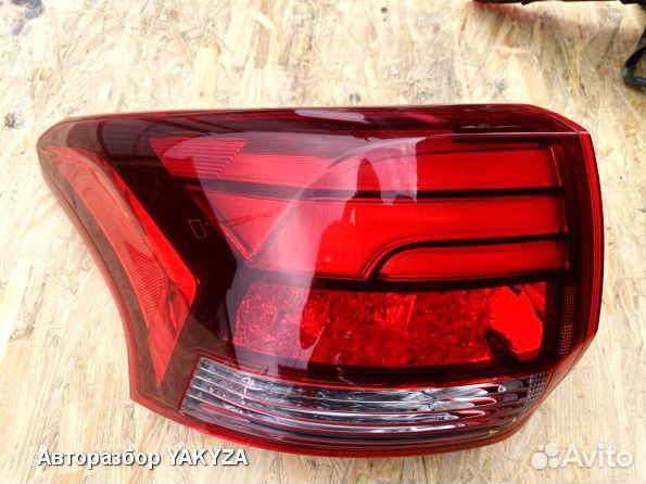 Левый фонарь в крыло рест Mitsubishi Outlander 3