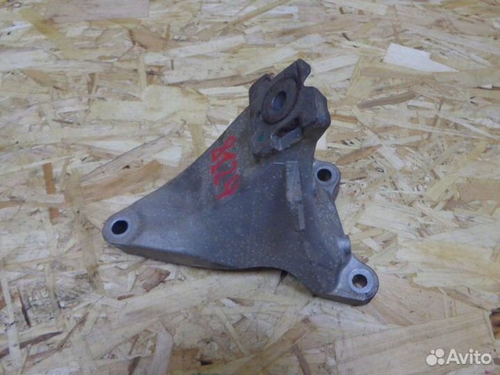 Кронштейн двигателя правый Audi A6 C6 BVJ