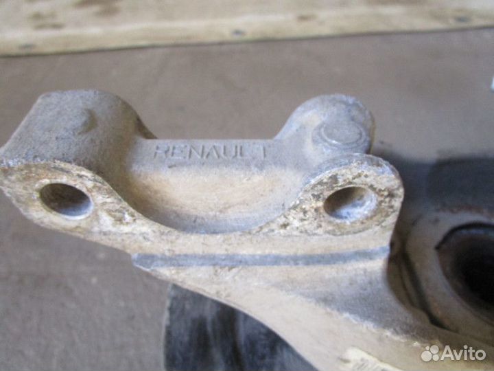 Кулак поворотный передний левый Renault Laguna III