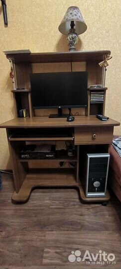 Компьютерный стол