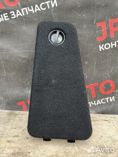 Заглушка обшивки багажника правая W212