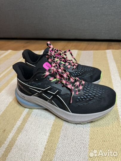 Кроссовки женские asics