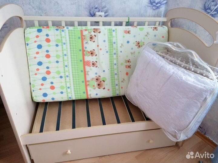 Детская кроватка