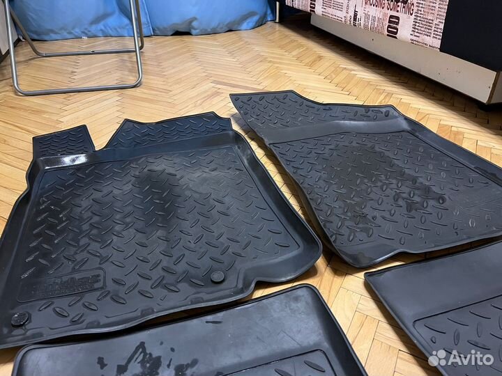 Автомобильные коврики резиновые на passat b3