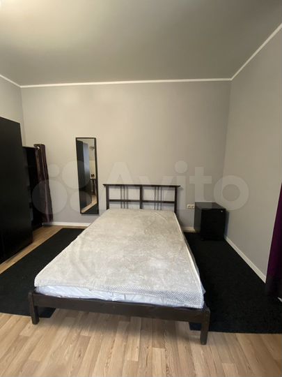 Комната 22 м² в 9-к., 1/4 эт.