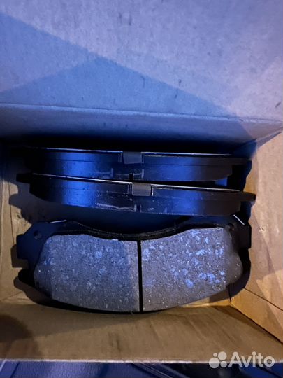 Тормозные колодки передние новые