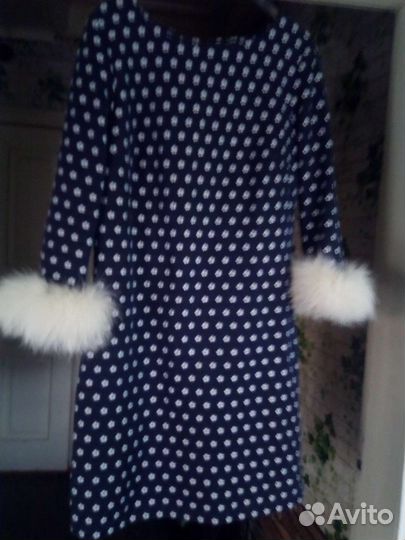 Платье плотное весеннее 42 идет на 44