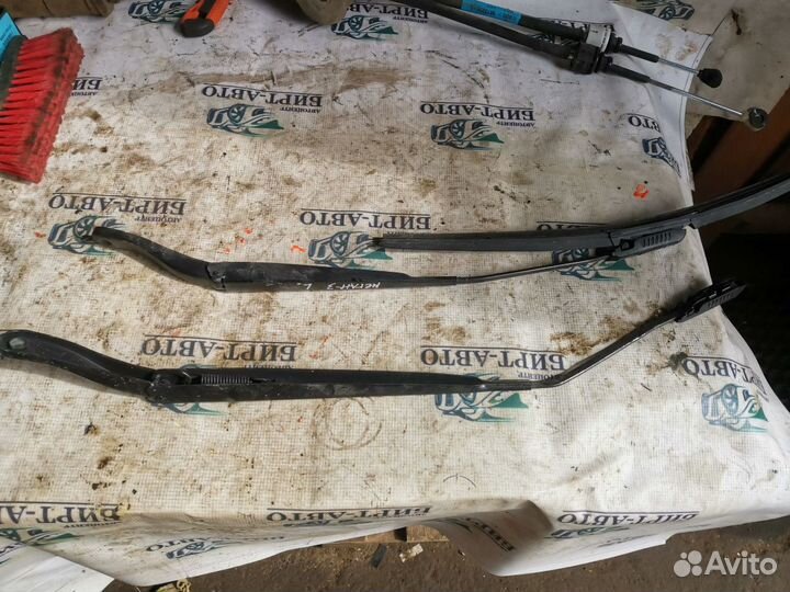 Поводок стеклоочистителя переднего Renault Megane