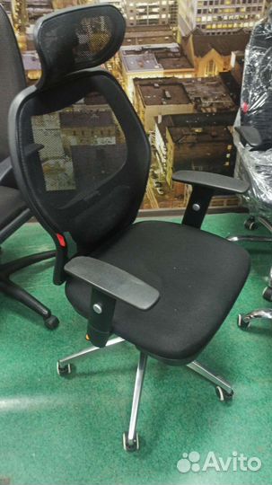 Компьютерное кресло в офис