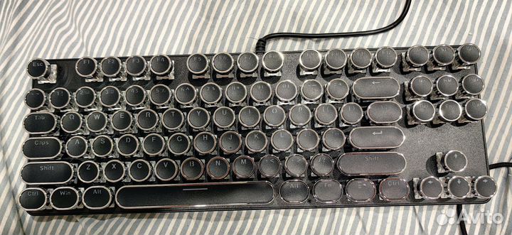 Игровая клавиатура и мышь