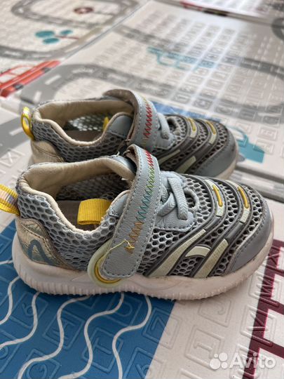 Кроссовки детские