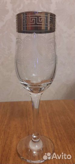 Пара бокалов для шампанского