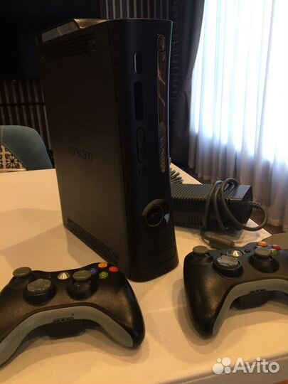 Xbox 360 + два джойстика
