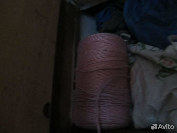 Набор рукодельницы.Пряжа,бижутерия, шнуры,пуговицы