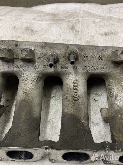 Коллектор впускной Skoda Octavia A4 1.8