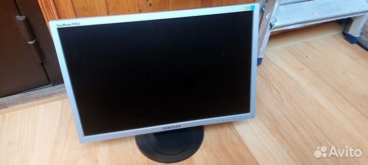 Продаю ЖК монитор