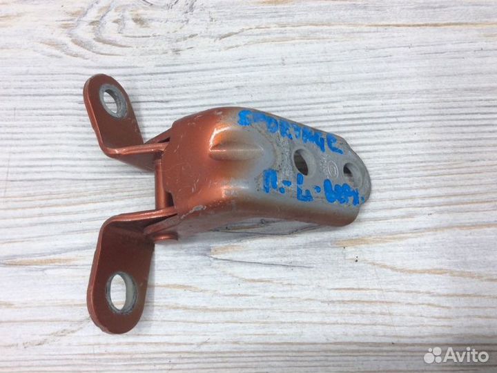 Петля двери передняя левая Kia Sportage 2010-2015