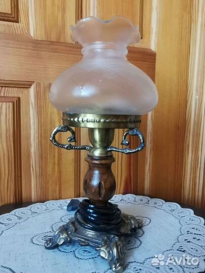 Настольная лампа