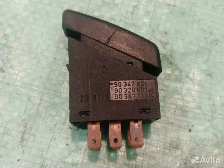 Кнопка аварийной сигнализации Opel Vectra A