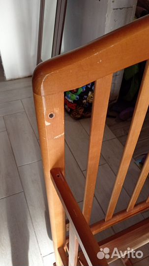 Детская кроватка с маятником