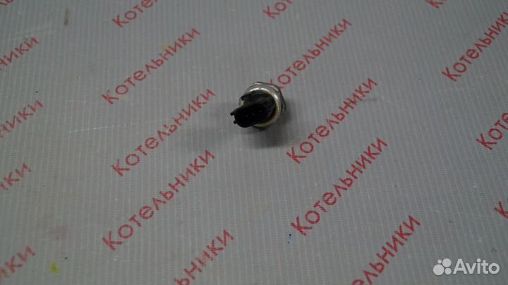 Nissan 92136-6J010 Датчик давления фреона