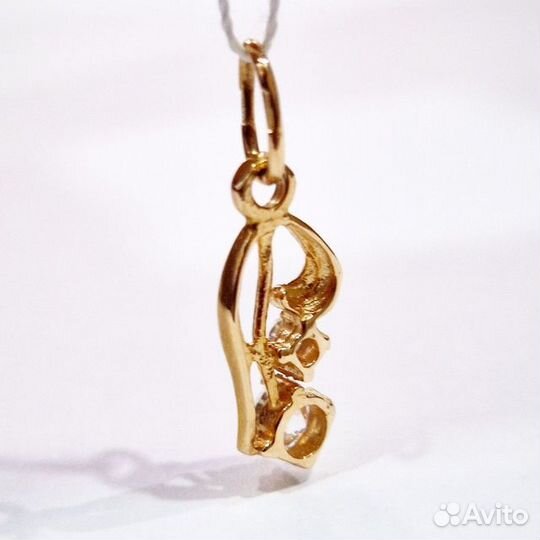 Золотая подвеска с камнем