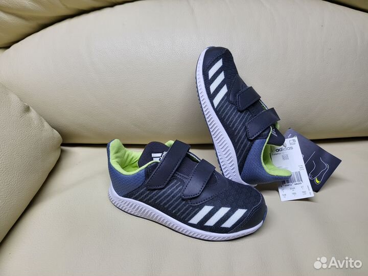 Кроссовки Adidas новые детские 27 р