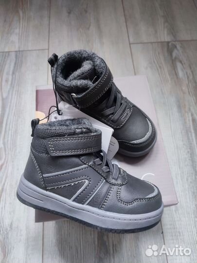 Ботинки/утеплённые кроссовки для мальчика 23 р