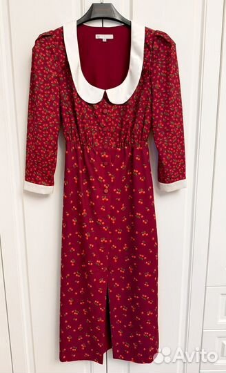 Красное платье с воротничком ниже колена