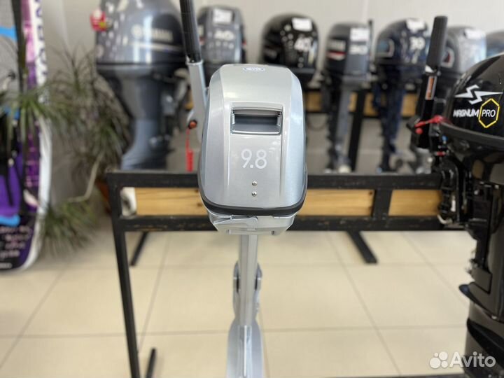 Лодочный мотор Sharmax (Шармакс) 9.8 лс витрина