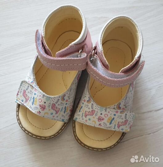 Сандалии на девочку