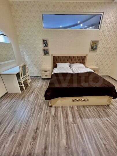 3-к. квартира, 100 м², 3/8 эт.