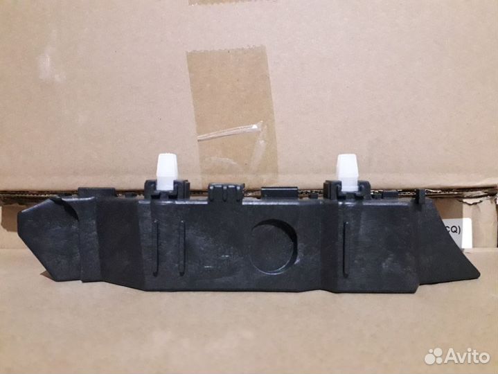 Кронштейн переднего бампера Kia Rio 3 QB