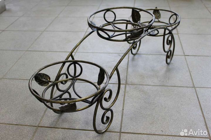 Кованная цветочница